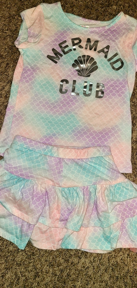 Beautiful clothing for girls in size 6